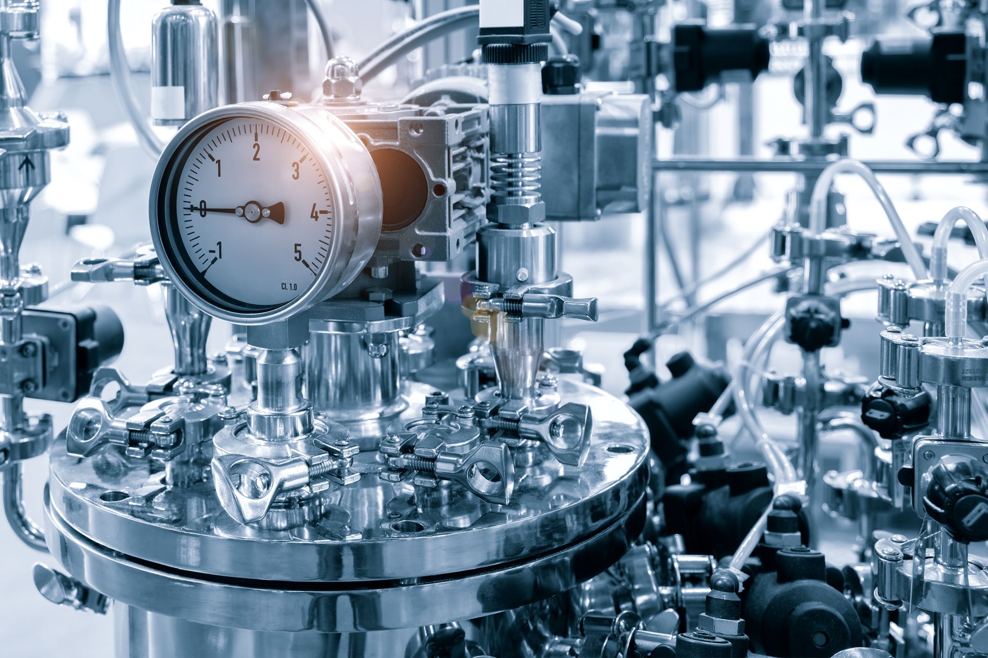 Druckgeräte, chemische oder pharmazeutische Fabriken oder Werkstätten mit Produktionsanlagen für die industrielle Fertigung aus Metall