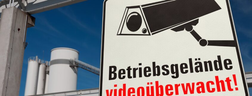 Warnschild mit Kameraüberwachung | Personenleitsystem