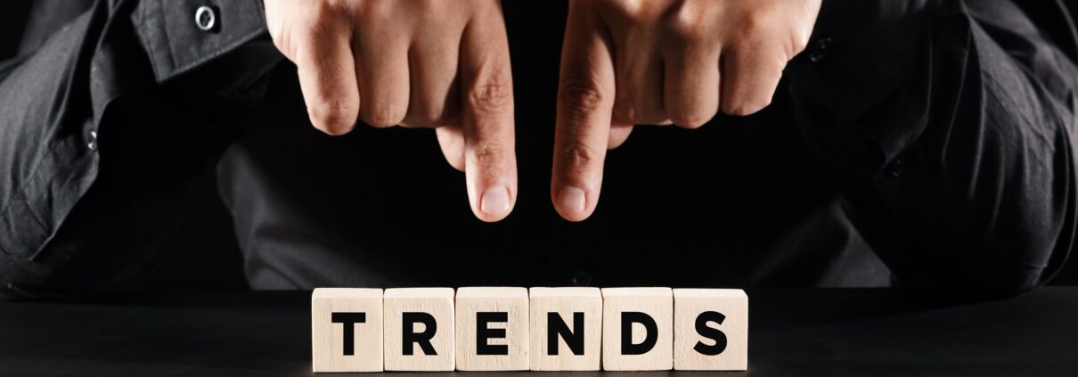 Holzwürfel mit Schriftzug Trends | Pernaturam